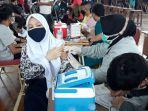 pelajar-usia-12-17-tahun-yang-mengikuti-vaksinasi-massal.jpg