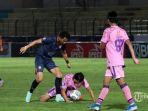 pemain-arema-fc-lawan-persita-tangerang-liga-1-2021.jpg