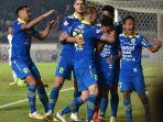 pemain-persib-bandung-merayakan-gol-yang-dicetak-oleh-erwin-ramdani.jpg
