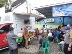 pembagian-bansos-di-kantor-kelurahan-serua.jpg