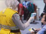 pemeriksaan-atau-scanning-penumpang-dari-cina-yang-mendarat-di-terminal-3-bandara.jpg