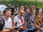 pengacara-keluarga-brigadir-j-kamaruddin-simanjuntak-dan-johnson-panjaitan.jpg