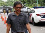 jakarta/pengamat-politik-rocky-gerung-usai-memenuhi-panggilan-kepolisian-di-mapolda-metro-jaya.jpg