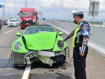 pengemudi-Porsche-91-Carrera-S-bernama-Nissan-Katama-Angkasa.jpg