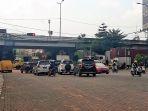 pengendara-menerobos-lampu-merah.jpg