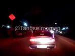 pengendara-sedan-diduga-menghalangi-ambilans-di-pamulang-tangsel.jpg