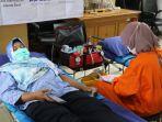 pengurus-rptra-ikut-donor-darah-di-kelurahan-meruya-selatan.jpg