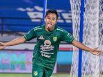 penyerang-persebaya-surabaya-samsul-arif-saat-melawan-persija-jakarta.jpg
