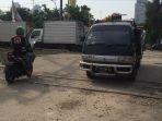perlintasan-liar-di-jalan-rs-paru-paru-tanjung-priok-jakarta-utara.jpg