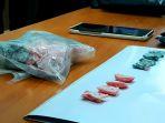 permen-ganja-milik-k-yang-dijadikan-barang-bukti-bagi-polisi-di-polres-metro-jakarta-pusat.jpg