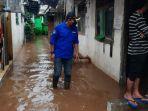 permukiman-warga-di-jalan-al-muflihun-bintaro-banjir-23.jpg