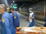 personel-damkar-jakarta-timur-saat-proses-evakuasi-ika-tri-wahyuningsih-39.jpg