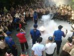 petugas-damkar_20180719_195129.jpg