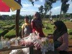 peziarah-di-tpu-pondok-rangon.jpg