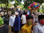 peziarah-di-tpu-sawangan-lama.jpg