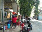 pkl-dan-bajaj-memenuhi-trotoar-jakarta-selatan-1.jpg