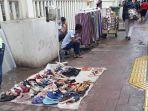 pkl-masih-berjualan-di-trotoar-pasar-tanah-abang.jpg
