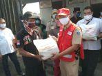 pmi-dki-jakarta-membagikan-paket-sembako-kepada-warga-di-rw-02-kelurahan.jpg