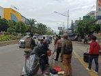 polisi-menyekat-perbatasan-di-jalan-gunung-sahari.jpg