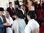 presiden-jokowi-dan-ibu-negara-iriana-saat-open-house-idul-fitri-1440-hijriah.jpg