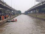 proses-pencarian-korban-kecelakaan-di-kalimalang-bekasi-jumat-1072020-1.jpg
