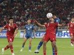 jakarta/ramadhan-sananta-dan-ricky-kambuaya-duel.jpg