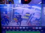 rekaman-cctv-perampokan-minimarket-di-kawasan-pondok-indah.jpg