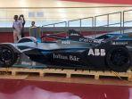 replika-mobil-balap-formula-e-dipamerkan-di-jakarta-international-velodrome-rawamangun-23.jpg