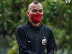 riko-simanjuntak-menjalani-latihan-perdana-bersama-rekan-setimnya-di-persija-jakarta.jpg