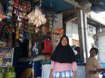 roedah-50-saat-ditemui-di-warungnya-di-jalan-rekreasi-rt-12rw-04.jpg