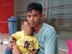 roni-dan-anaknya-mn-tengah-menunggu-giliran-operasi-hernia-gratis-di-rs-mako-brimob.jpg