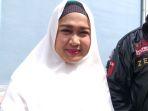 rossillia-octo-fany-istri-aris-idol-saat-ditemui-gridid-di-kawasan-tendean.jpg