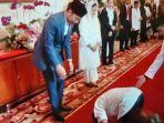 salah-seorang-tamu-open-house-di-istana-negara-jakarta-rab.jpg