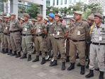 satpol-pp-di-pelataran-kantor.jpg