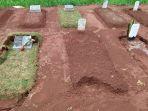 sejumlah-makam-korban-covid-19-yang-amblas-di-tpu-karaba.jpg