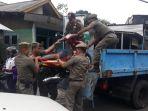 sejumlah-motor-diangkut-ke-truk-satpol-pp.jpg