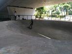 sejumlah-skaters-saat-menjajal-bowl-track-di-fo-slipi-skatepark.jpg
