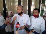 sekertaris-disdik-kota-bekasi-uu-saeful-mikdar-di-smpn-2-kota-bekasi.jpg