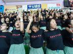 sekitar-350-suporter-perempuan-dari-sma-santa-ursula-hadir-mendukung.jpg