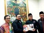 sekjen-dpp-pdip-hasto-kristiyanto-bertemu-ansor.jpg