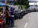 sepeda-motor-parkir-sembarangan.jpg