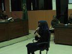 serli-mantan-pacar-prada-dp-yang-dihadirkan-dalam-sidang-di-pengadilan-militer.jpg