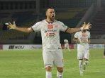 simic-selebrasi-lawan-persik.jpg