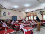 simulasi-ptm-murid-kelas-1-di-sdn-6-beji-kota-depok-selasa-2892021.jpg