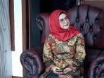 siti-nur-azizah-saat-menemui-komunitas-ojol-di-jombang.jpg