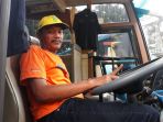 sopir-bus-merasa-terbantu-dengan-adanya-aplikasi-penunjuk-arah-di-saat-mudik-lebaran_20180613_155359.jpg