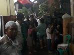 suasana-di-rumah-duka-ketua-rt-yang-tewas-ditusuk-warganya.jpg