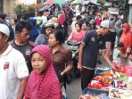 suasana-pasar-poncol-jaya-jakarta-selatan-jelang-waktu-berbuka-puasa_20180517_174731.jpg
