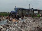 suasana-penggusuran-rumah-warga-di-permukiman-kampung-sawah.jpg