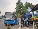 suasana-penumpang-tj-di-shalter-terminal-kampung-rambutan.jpg